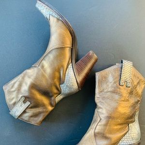 Penny Loves Kenny western cowboy bootie size 8 metallic gold and silver leather